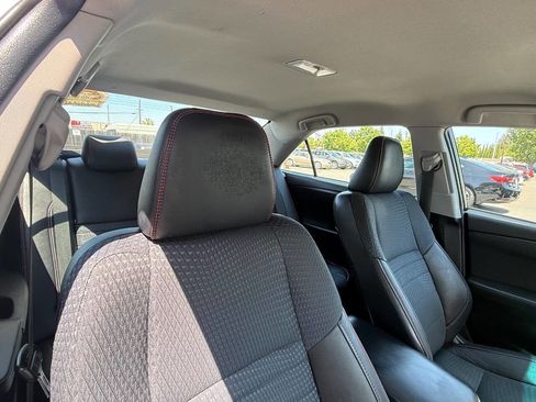 Used 2015 Toyota Camry SE FWD image 16