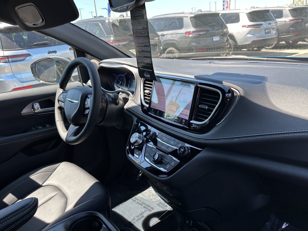 New 2026 Chrysler Pacifica Select w/ S Appearance Package FWD image 14