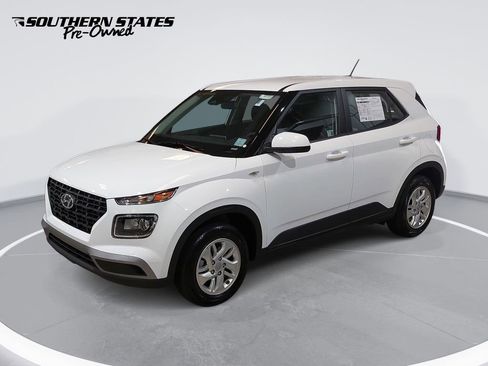 Certified 2025 Hyundai Venue SE FWD image 1