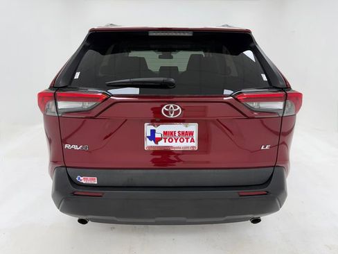 Used 2020 Toyota RAV4 LE FWD image 39