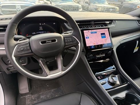 New 2025 Jeep Grand Cherokee Limited image 14