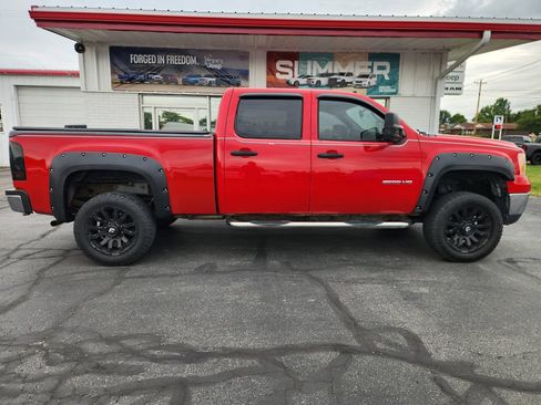 Used 2011 GMC Sierra 2500 SLE w/ SLE Preferred Package AWD/4WD image 2