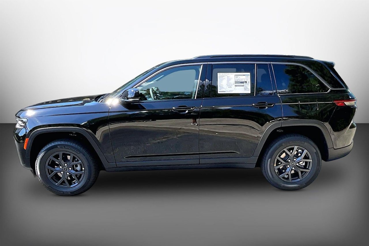 New 2027 Jeep Grand Cherokee Altitude RWD image 5