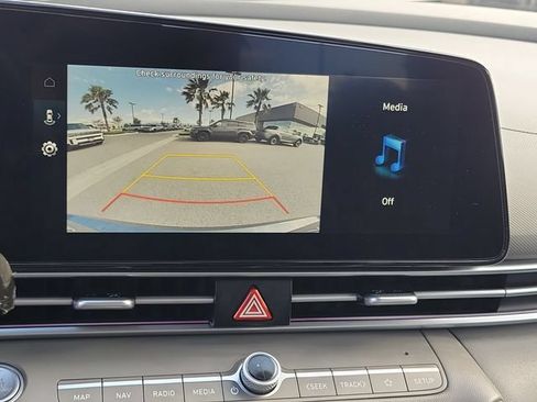 Certified 2025 Hyundai Elantra SEL FWD image 12