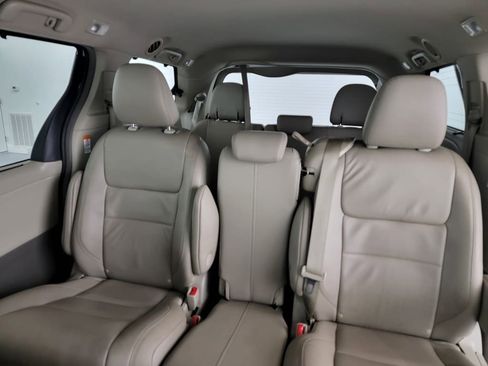 Used 2015 Toyota Sienna XLE FWD image 14