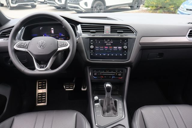 Certified 2023 Volkswagen Tiguan SE R-Line FWD image 17
