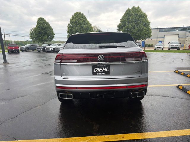 New 2026 Volkswagen Atlas Cross Sport SEL Premium R-Line AWD/4WD image 4