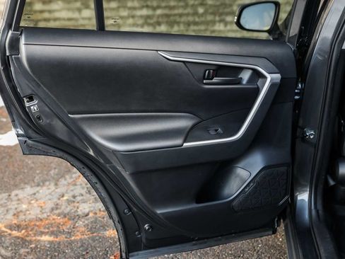 Used 2019 Toyota RAV4 LE image 19