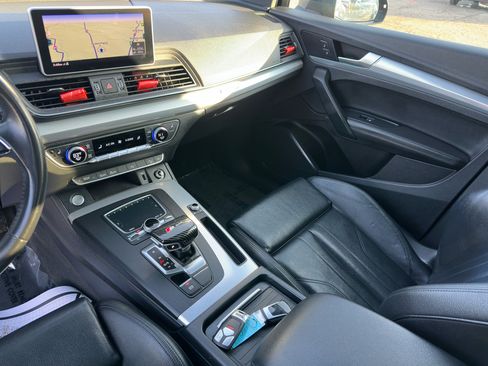 Used 2020 Audi Q5 2.0T Titanium Premium Plus w/ Premium Plus Package image 25