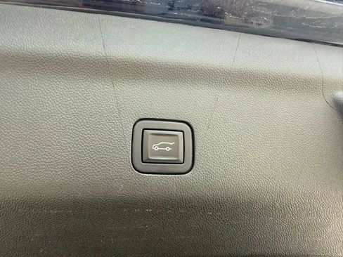 Used 2023 Cadillac Escalade Premium Luxury AWD/4WD image 35