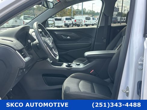 Used 2023 GMC Terrain SLE w/ Driver Convenience Package image 11