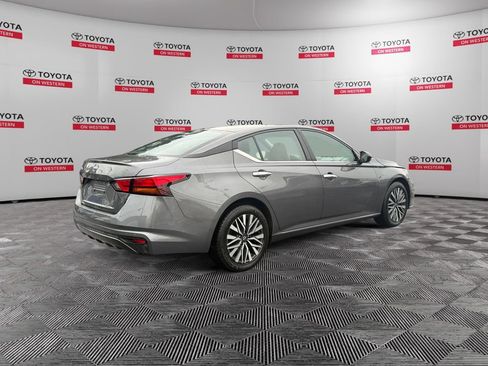 Used 2025 Nissan Altima 2.5 SV FWD image 5