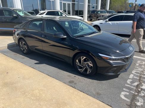 Used 2025 Hyundai Elantra Sport w/ Cargo Package image 6