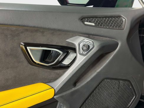 Used 2023 Lamborghini Huracan EVO RWD image 28