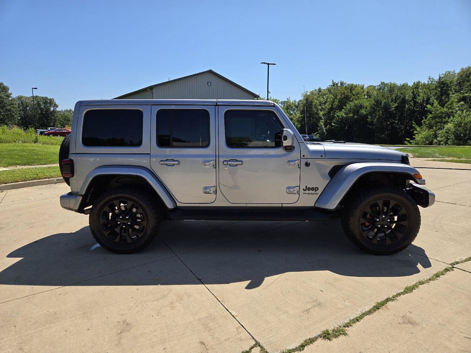Used 2021 Jeep Wrangler Unlimited Sahara AWD/4WD image 2