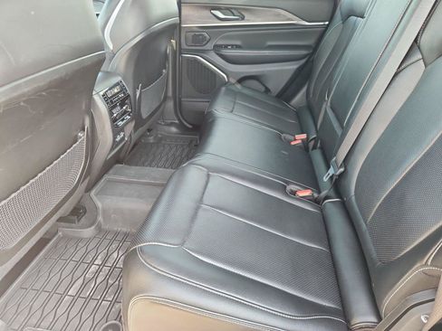 Used 2022 Jeep Grand Cherokee Overland w/ Adv Protech Group III AWD/4WD image 26