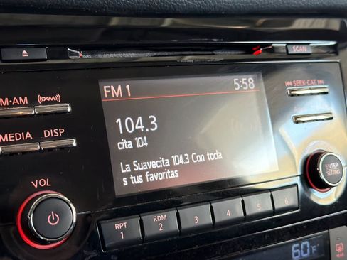 Used 2016 Nissan Rogue SV FWD image 19