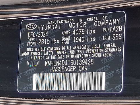 Used 2025 Hyundai Elantra Limited FWD image 26