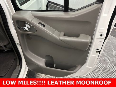 Used 2019 Nissan Frontier SL image 17