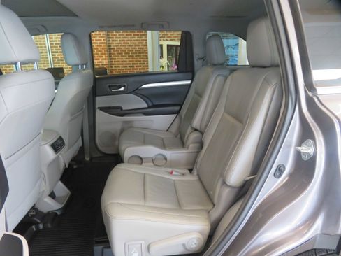 Used 2016 Toyota Highlander XLE FWD image 20