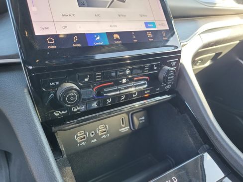 Certified 2022 Jeep Grand Cherokee Limited RWD image 19