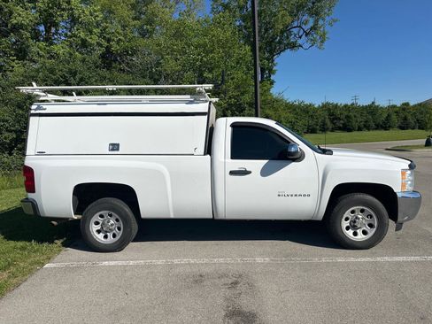 Used 2012 Chevrolet Silverado 1500 W/T RWD image 2