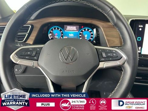 Used 2025 Volkswagen Atlas SE image 17