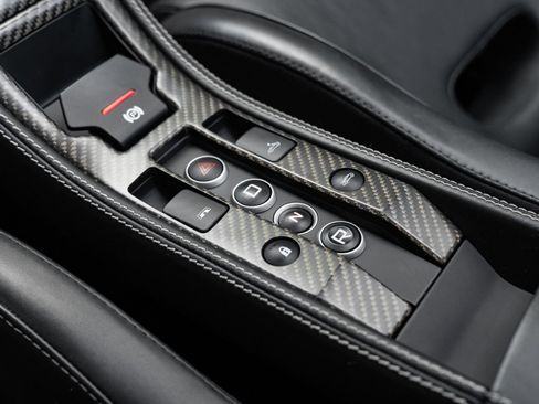 Used 2016 McLaren 675LT Spider image 35