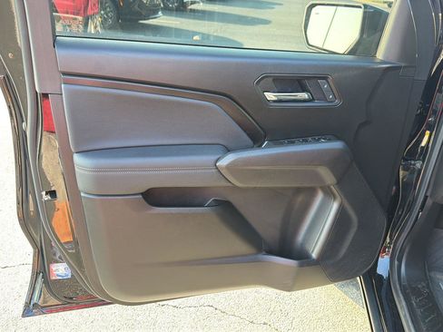 Used 2024 Chevrolet Colorado LT w/ LT Convenience Package RWD image 16
