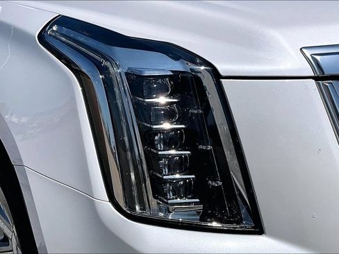 Used 2019 Cadillac Escalade Premium Luxury AWD/4WD image 31