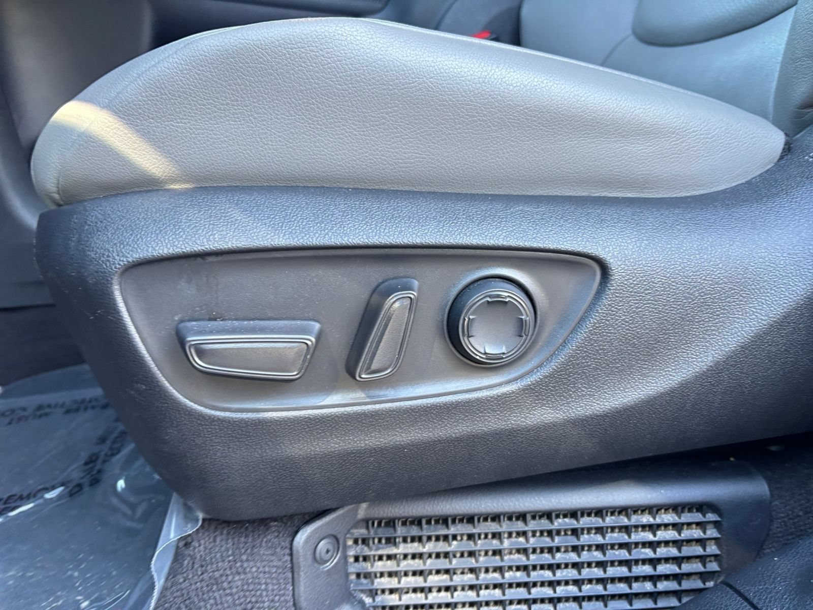 Used 2025 Toyota Sienna XLE FWD image 22