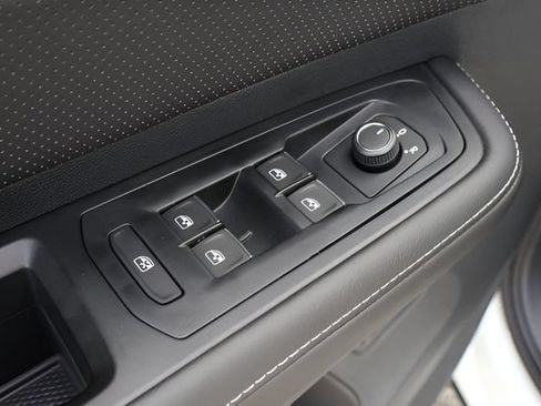 Certified 2026 Volkswagen Atlas SE FWD image 11