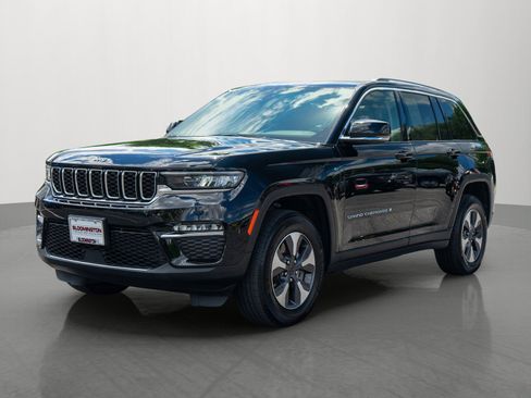 Used 2023 Jeep Grand Cherokee 4WD 4xe image 3