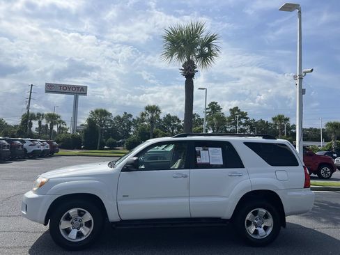 Used 2007 Toyota 4Runner SR5 RWD image 7