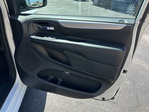 Used 2015 Dodge Grand Caravan SXT w/ Blacktop Package image 10