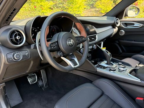 New 2025 Alfa Romeo Giulia w/ Driving Assist Package image 13