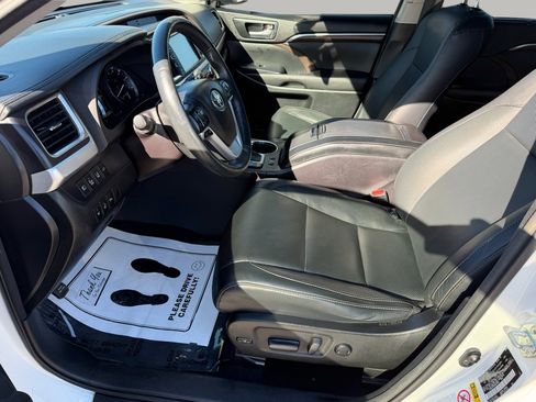 Used 2016 Toyota Highlander Limited image 14