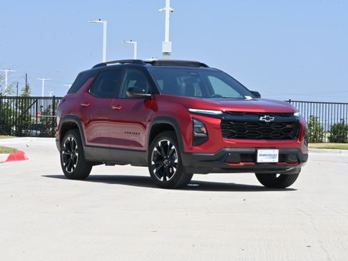 Used 2025 Chevrolet Equinox RS w/ Convenience Package III FWD image 2