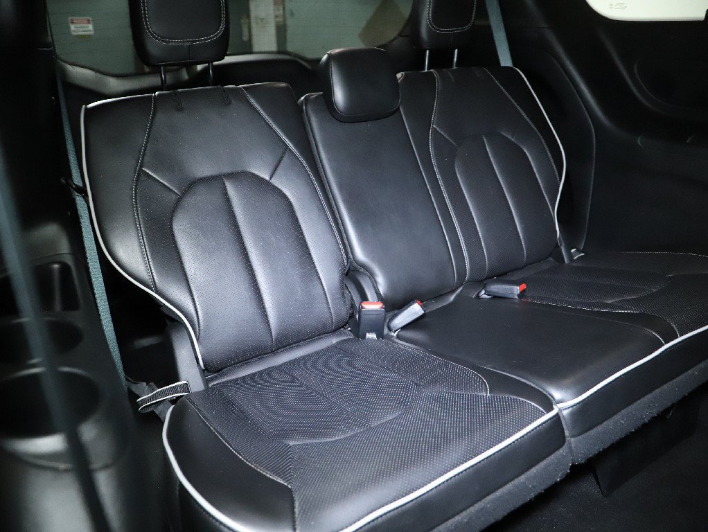 Used 2025 Chrysler Pacifica Limited FWD image 34