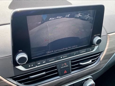 Used 2025 Nissan Altima 2.5 SV FWD image 27
