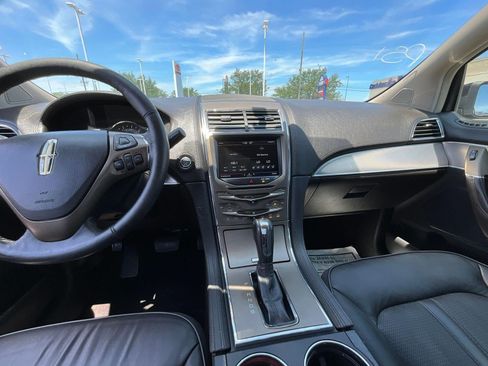 Used 2013 Lincoln MKX AWD image 9