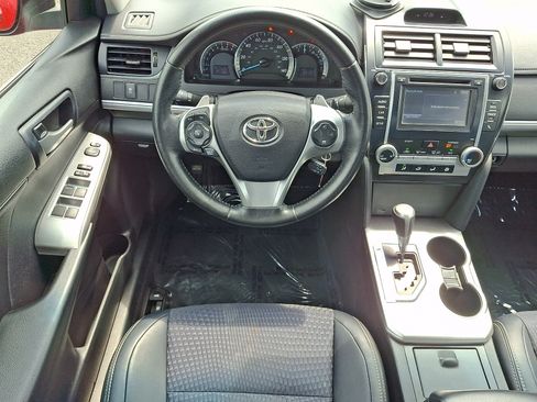 Used 2014 Toyota Camry SE FWD image 12