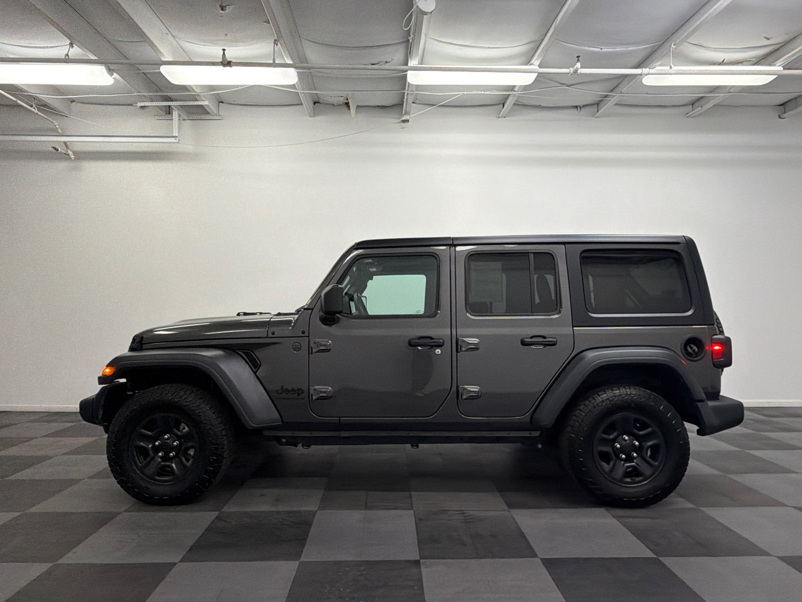 Used 2024 Jeep Wrangler Unlimited Sport AWD/4WD image 4