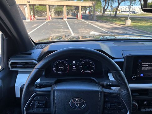 Used 2024 Toyota Tacoma TRD Off-Road AWD/4WD image 29