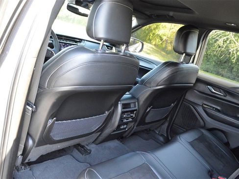 Used 2023 Jeep Grand Cherokee Altitude image 28