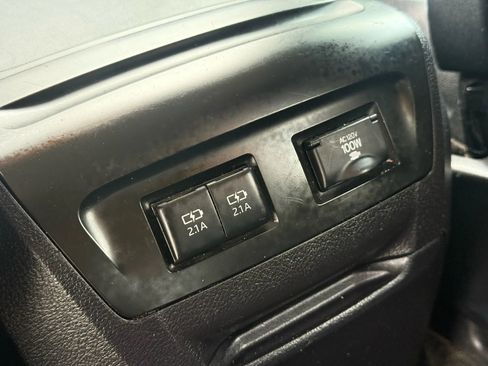 Used 2019 Toyota Sienna SE image 21