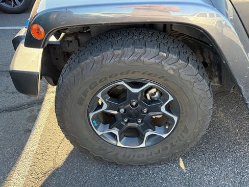 Used 2016 Jeep Wrangler Unlimited Sahara w/ Max Tow Package AWD/4WD image 5
