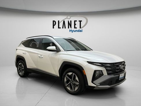 Certified 2025 Hyundai Tucson SEL AWD/4WD image 1