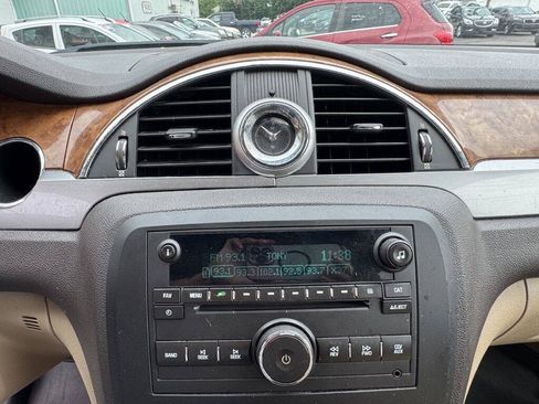 Used 2011 Buick Enclave CXL FWD image 19