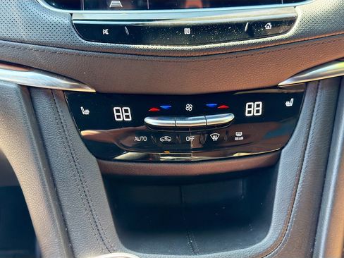 Used 2021 Cadillac XT5 Premium Luxury image 32